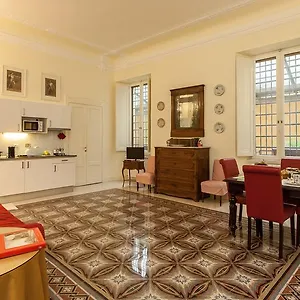 Appartement In Ghetto Garden, Rome