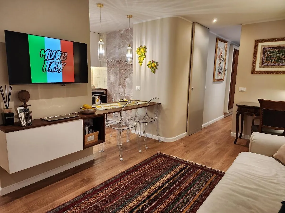 Holiday home Charming Stay In Roma - Luxury Holiday Apartment
